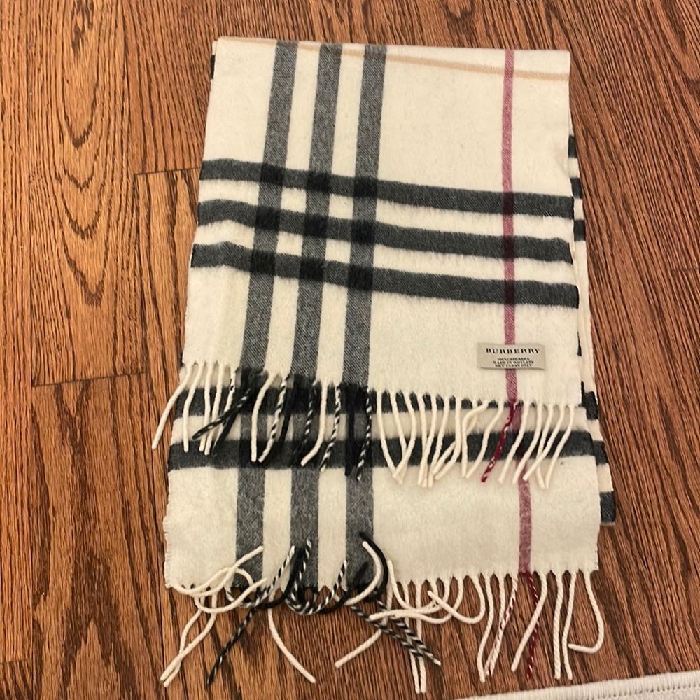 Authentic Burberry scarf cashmere